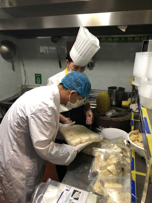 保山隆陽市監 嚴審嚴管嚴控，筑牢餐飲食品安全“防火墻”